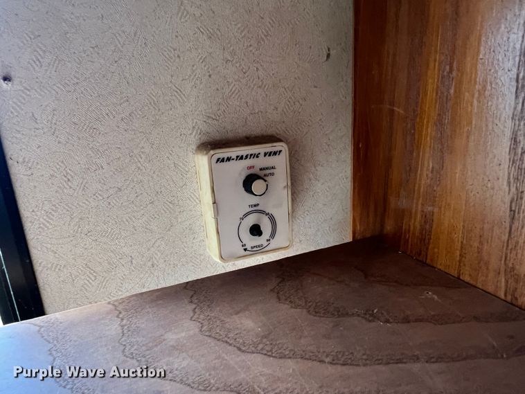 image for item MQ9798 2001 Freightliner XC  RV