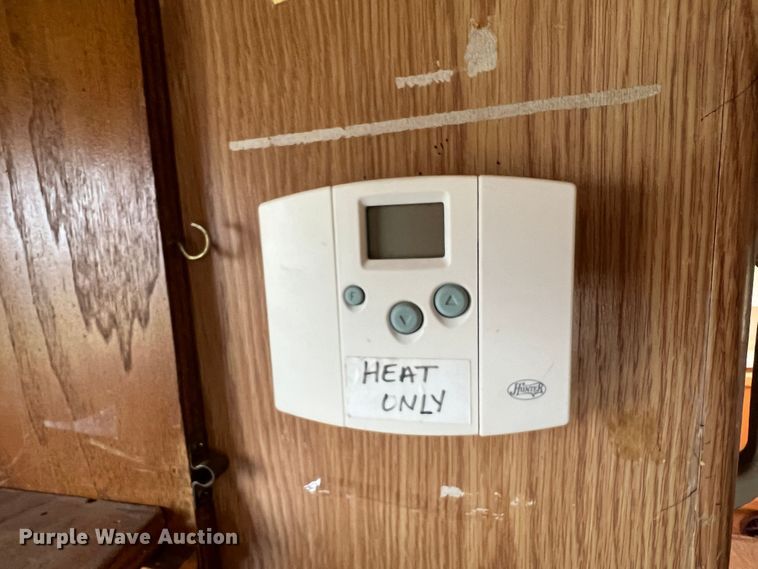 image for item MQ9798 2001 Freightliner XC  RV