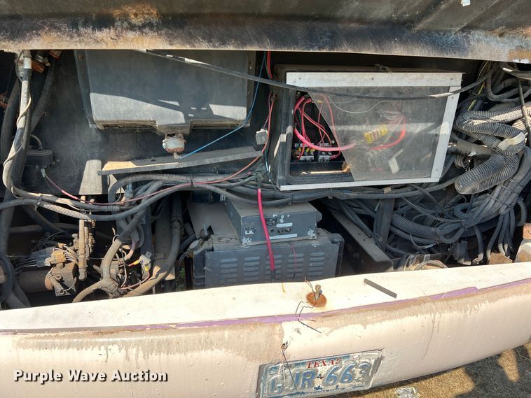 image for item MQ9798 2001 Freightliner XC  RV