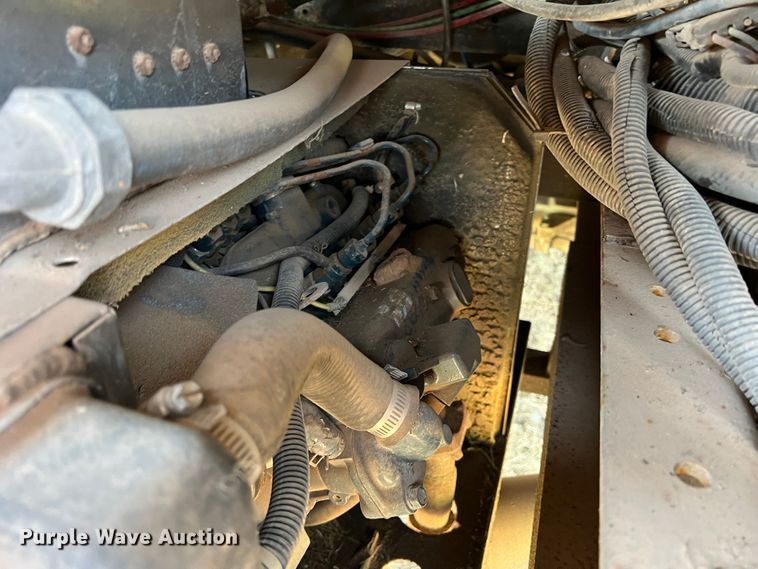 image for item MQ9798 2001 Freightliner XC  RV