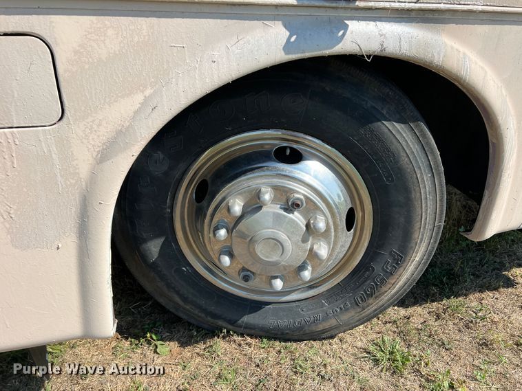 image for item MQ9798 2001 Freightliner XC  RV