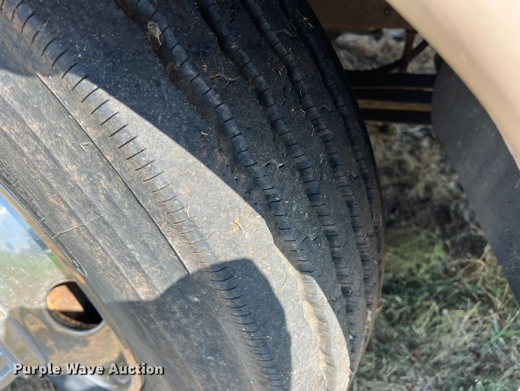 image for item MQ9798 2001 Freightliner XC  RV