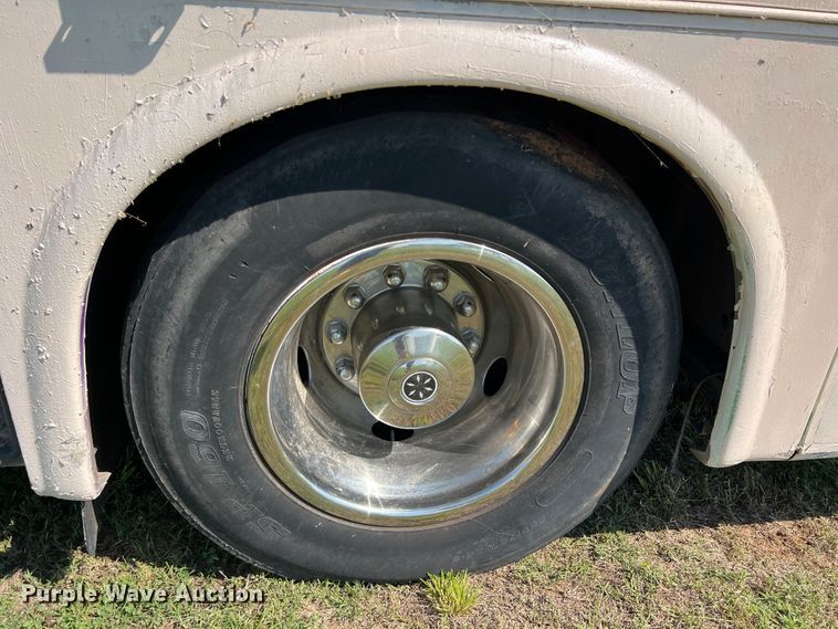 image for item MQ9798 2001 Freightliner XC  RV