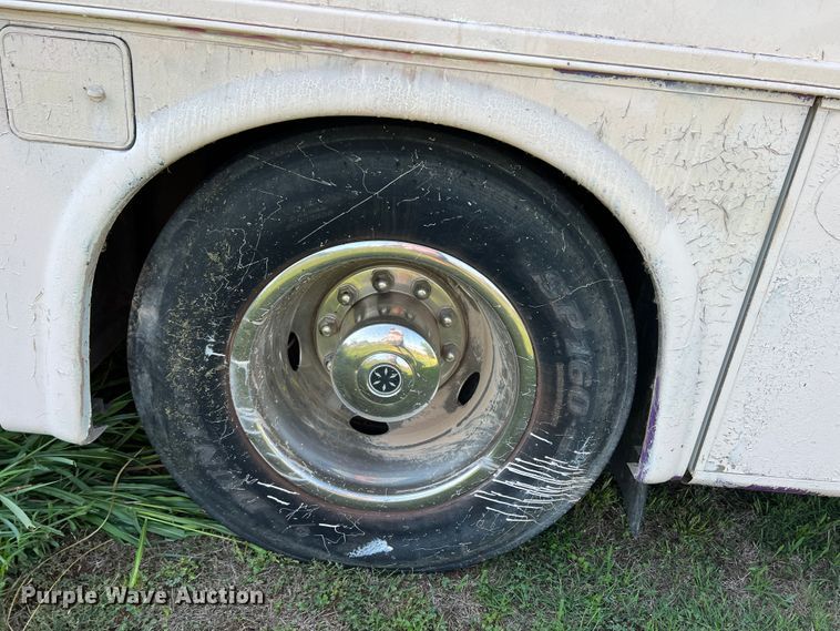 image for item MQ9798 2001 Freightliner XC  RV