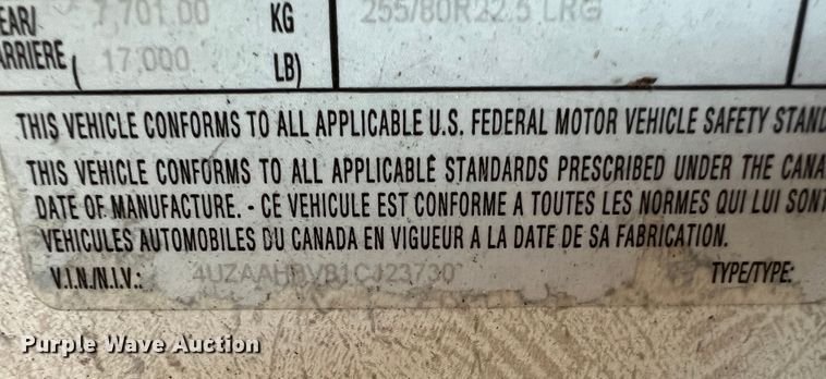 image for item MQ9798 2001 Freightliner XC  RV