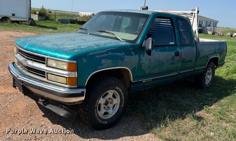 image for item MQ9799 1995 Chevrolet 1500  Ext. Cab pickup truck