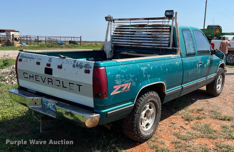 image for item MQ9799 1995 Chevrolet 1500  Ext. Cab pickup truck