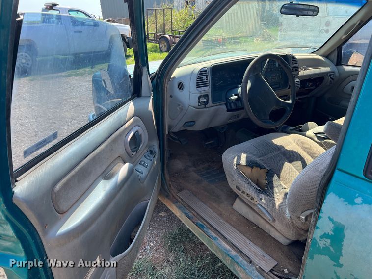 image for item MQ9799 1995 Chevrolet 1500  Ext. Cab pickup truck