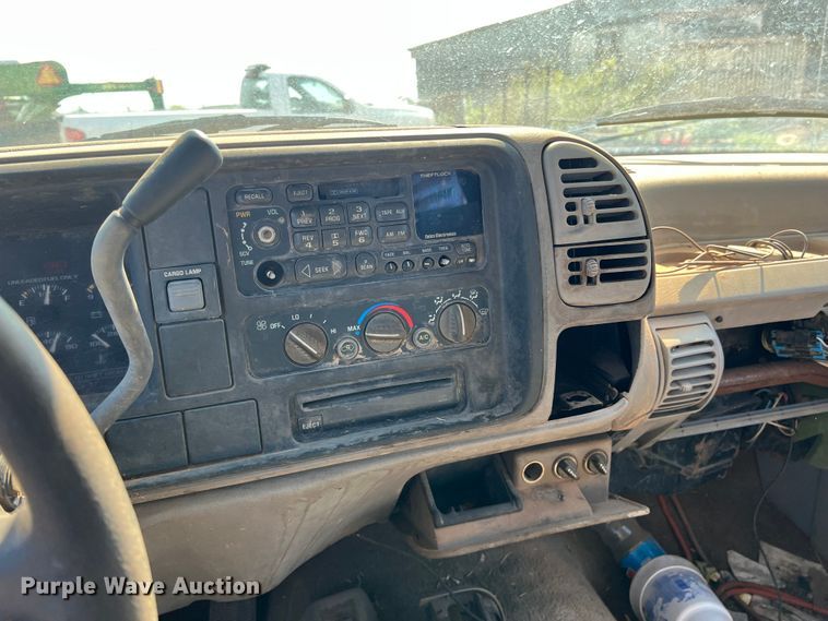 image for item MQ9799 1995 Chevrolet 1500  Ext. Cab pickup truck