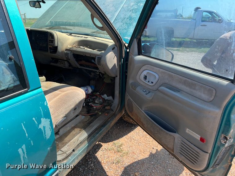 image for item MQ9799 1995 Chevrolet 1500  Ext. Cab pickup truck