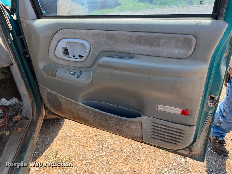 image for item MQ9799 1995 Chevrolet 1500  Ext. Cab pickup truck