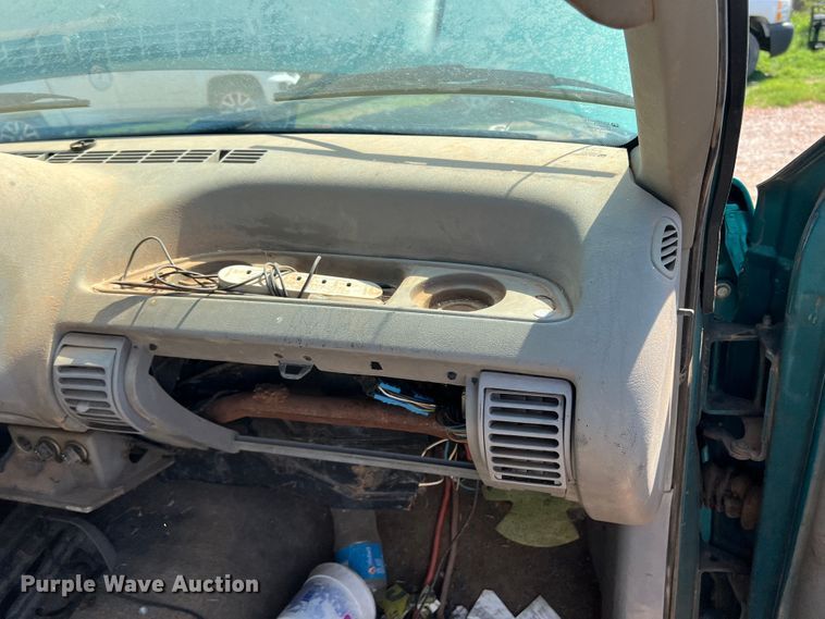 image for item MQ9799 1995 Chevrolet 1500  Ext. Cab pickup truck