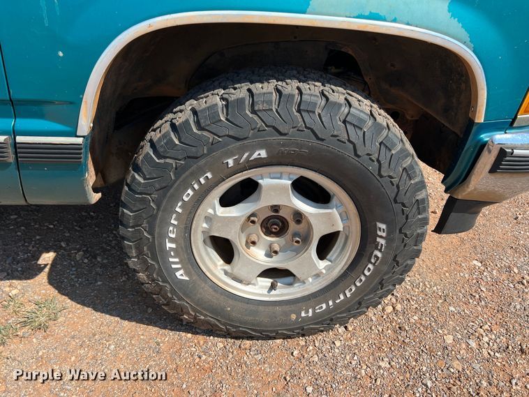 image for item MQ9799 1995 Chevrolet 1500  Ext. Cab pickup truck