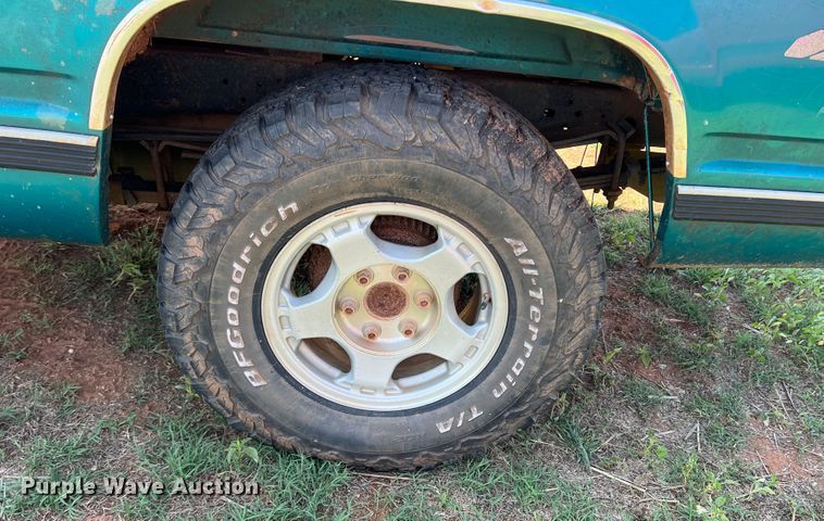 image for item MQ9799 1995 Chevrolet 1500  Ext. Cab pickup truck