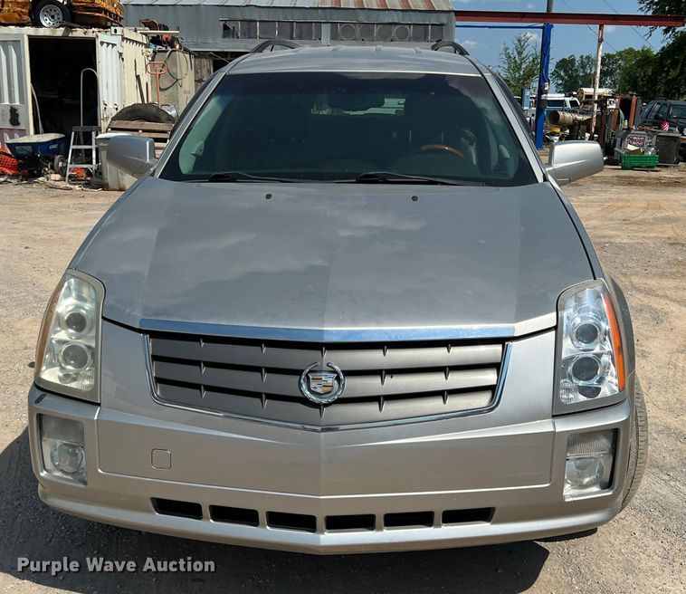 image for item MQ9808 2004 Cadillac SRX  SUV