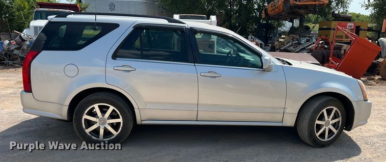 image for item MQ9808 2004 Cadillac SRX  SUV