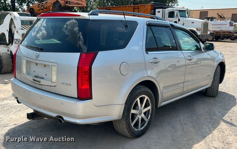 image for item MQ9808 2004 Cadillac SRX  SUV