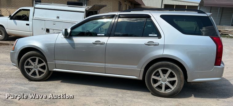 image for item MQ9808 2004 Cadillac SRX  SUV
