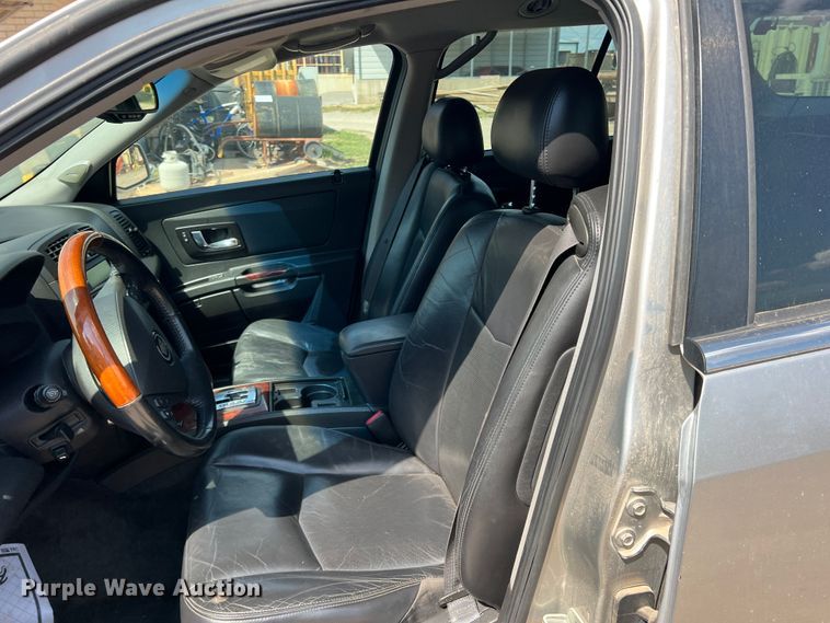 image for item MQ9808 2004 Cadillac SRX  SUV