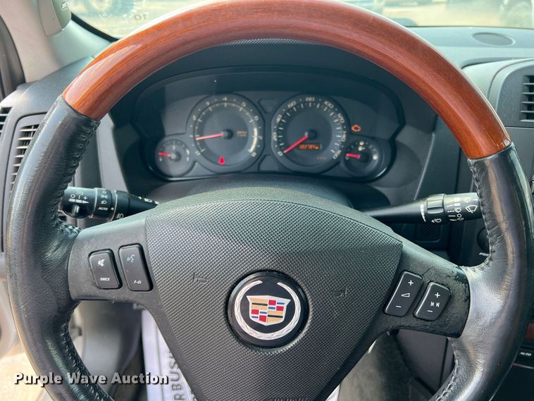 image for item MQ9808 2004 Cadillac SRX  SUV