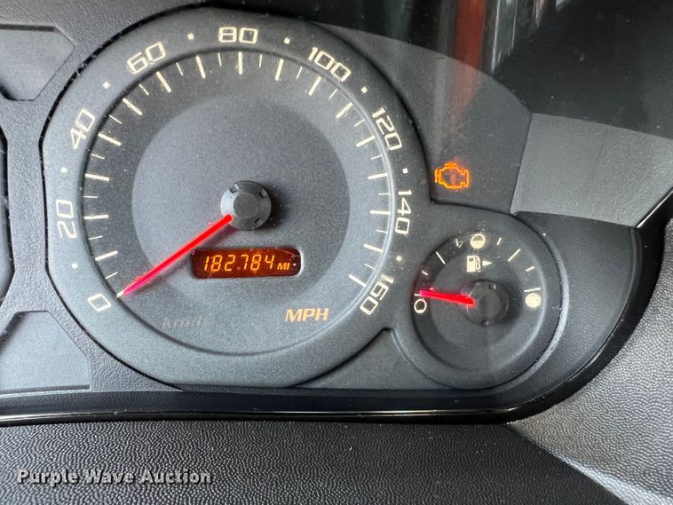 image for item MQ9808 2004 Cadillac SRX  SUV