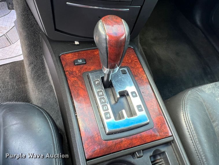 image for item MQ9808 2004 Cadillac SRX  SUV