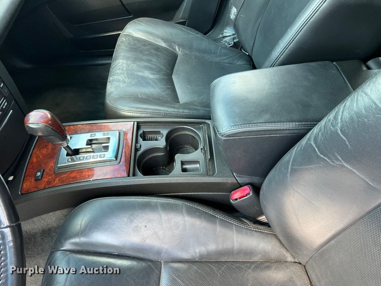 image for item MQ9808 2004 Cadillac SRX  SUV