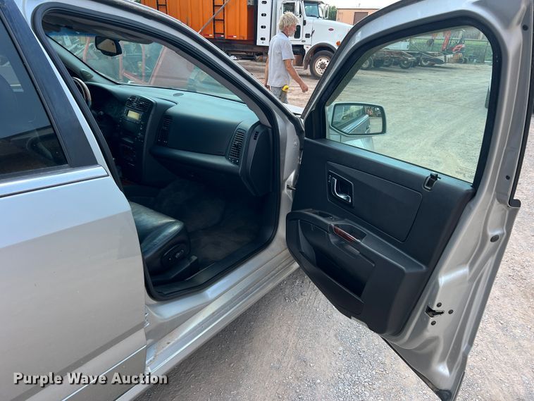 image for item MQ9808 2004 Cadillac SRX  SUV