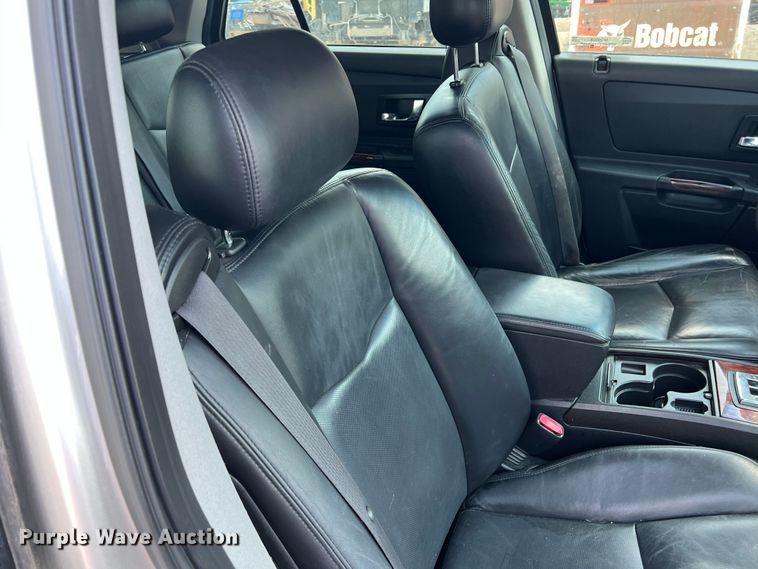 image for item MQ9808 2004 Cadillac SRX  SUV