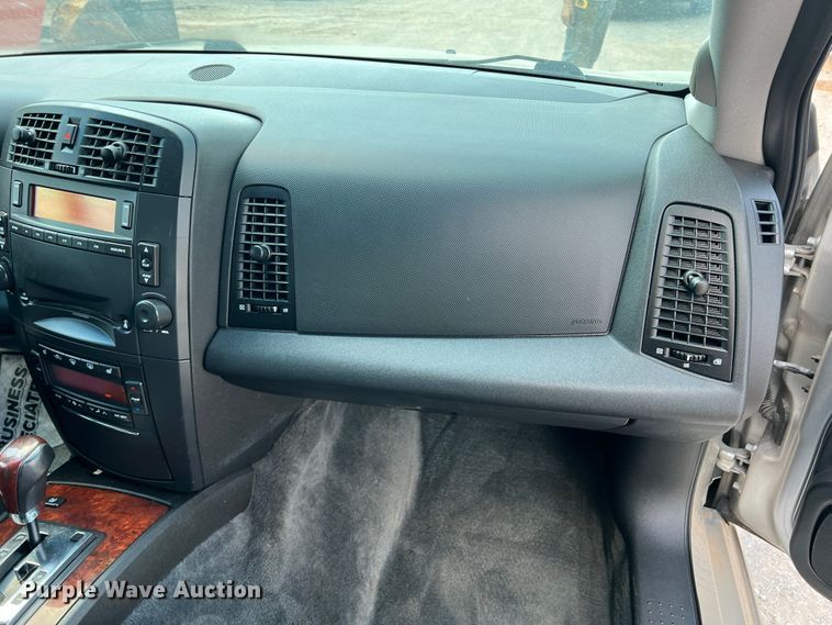 image for item MQ9808 2004 Cadillac SRX  SUV