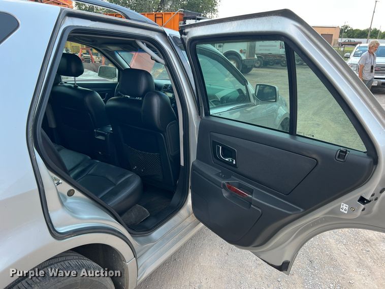 image for item MQ9808 2004 Cadillac SRX  SUV