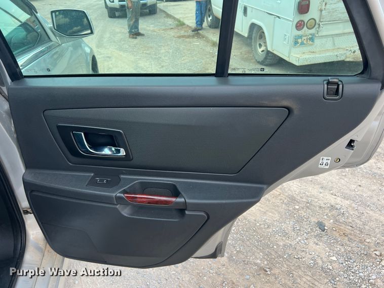 image for item MQ9808 2004 Cadillac SRX  SUV