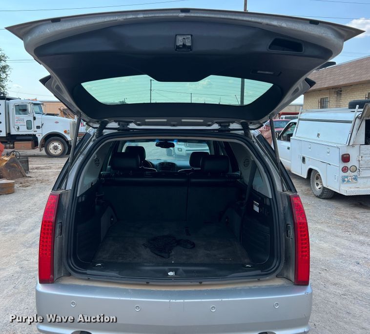 image for item MQ9808 2004 Cadillac SRX  SUV