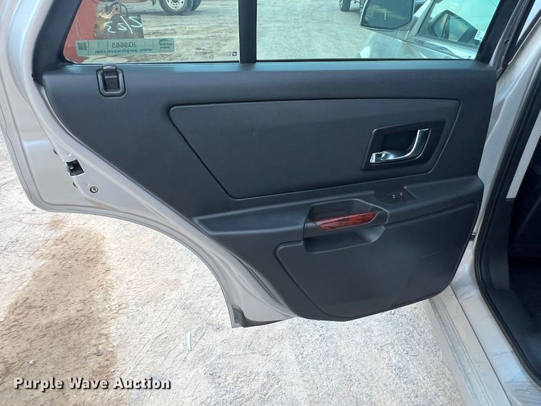 image for item MQ9808 2004 Cadillac SRX  SUV