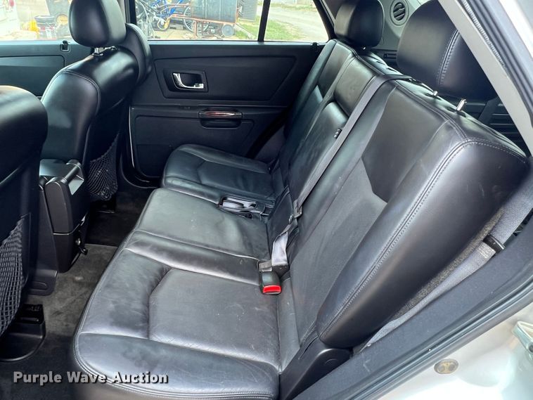 image for item MQ9808 2004 Cadillac SRX  SUV