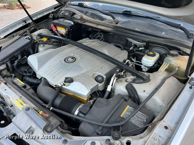 image for item MQ9808 2004 Cadillac SRX  SUV