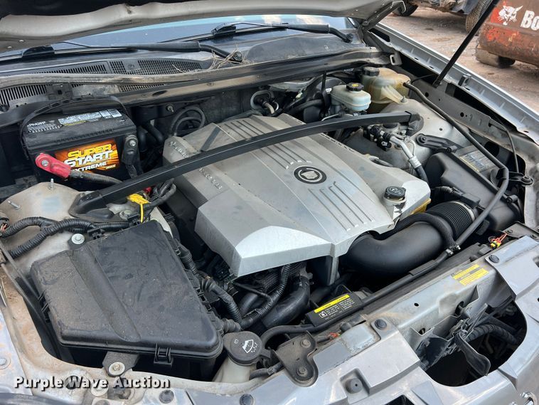 image for item MQ9808 2004 Cadillac SRX  SUV