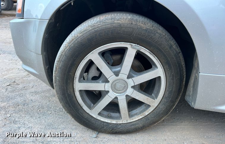 image for item MQ9808 2004 Cadillac SRX  SUV