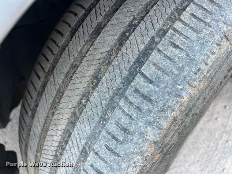 image for item MQ9808 2004 Cadillac SRX  SUV