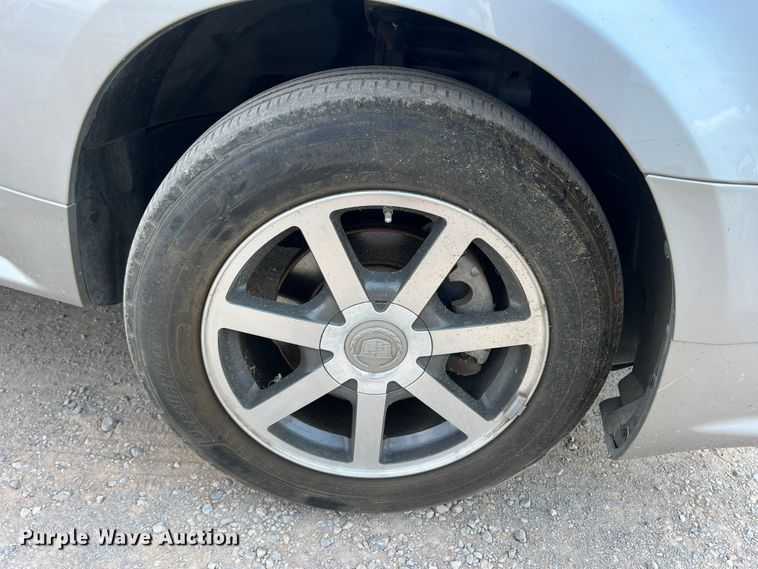 image for item MQ9808 2004 Cadillac SRX  SUV