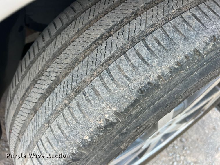 image for item MQ9808 2004 Cadillac SRX  SUV