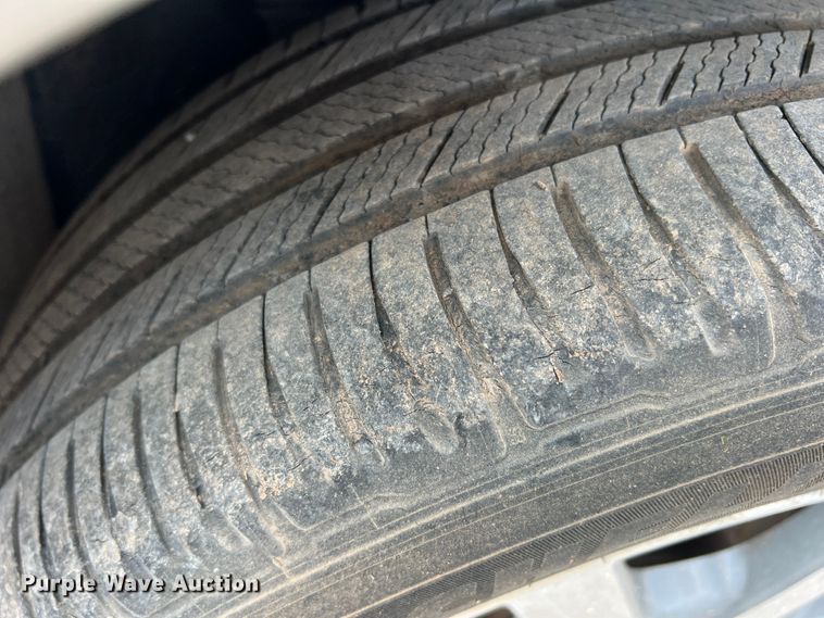 image for item MQ9808 2004 Cadillac SRX  SUV