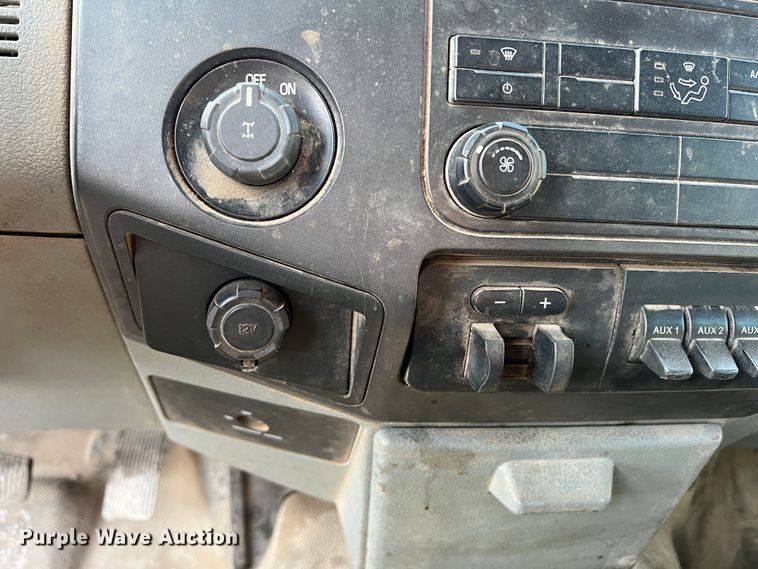 image for item MQ9809 2012 Ford F250 Super Duty  pickup truck