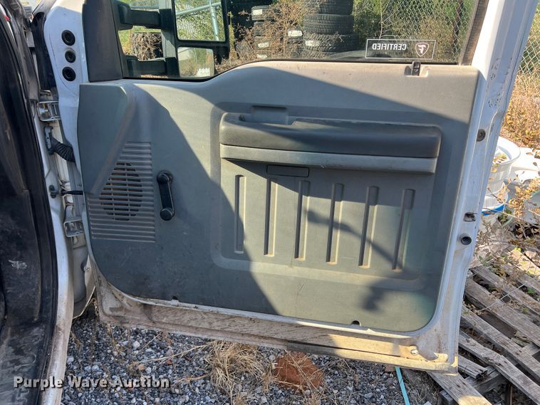 image for item MQ9809 2012 Ford F250 Super Duty  pickup truck