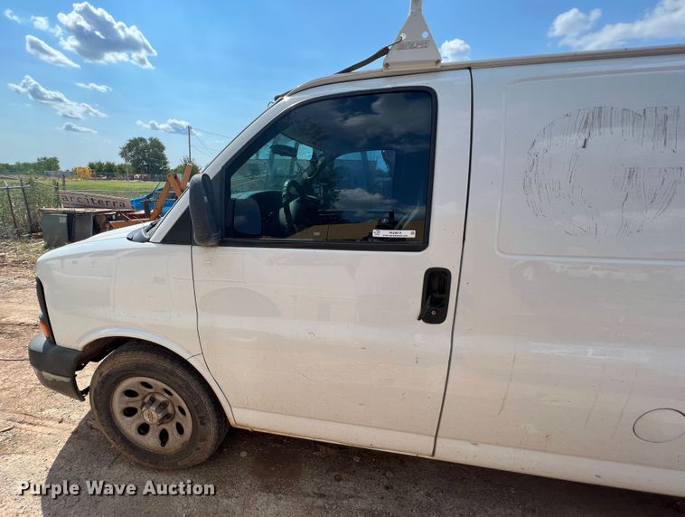 image for item MQ9810 2009 Chevrolet Express 1500  van