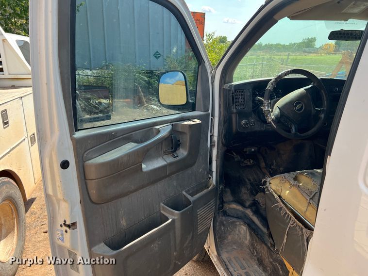 image for item MQ9810 2009 Chevrolet Express 1500  van