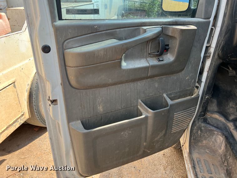 image for item MQ9810 2009 Chevrolet Express 1500  van