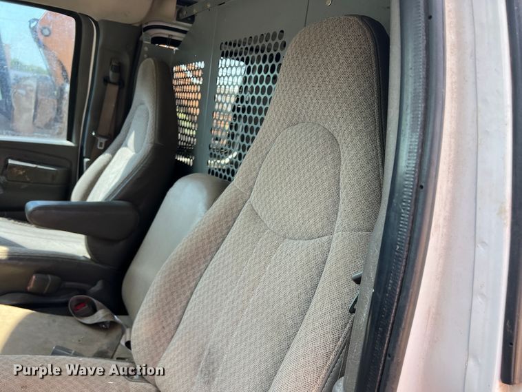 image for item MQ9810 2009 Chevrolet Express 1500  van