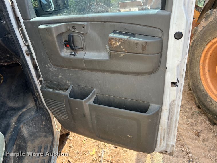 image for item MQ9810 2009 Chevrolet Express 1500  van