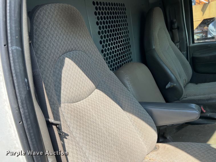 image for item MQ9810 2009 Chevrolet Express 1500  van